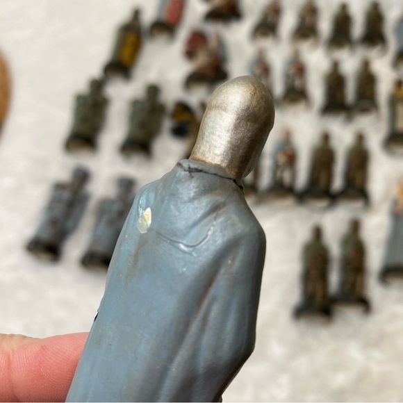 Vintage 1973 Alberta’s Molds Inc 32 Piece Hand Painted Ceramic Chess Set - Picture 16 of 16